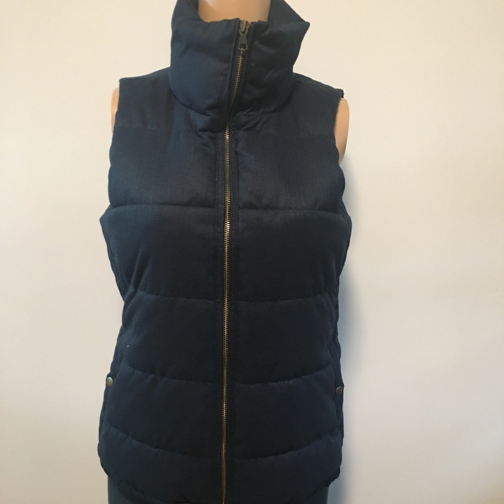 Old Navy puffer vests size small super warm